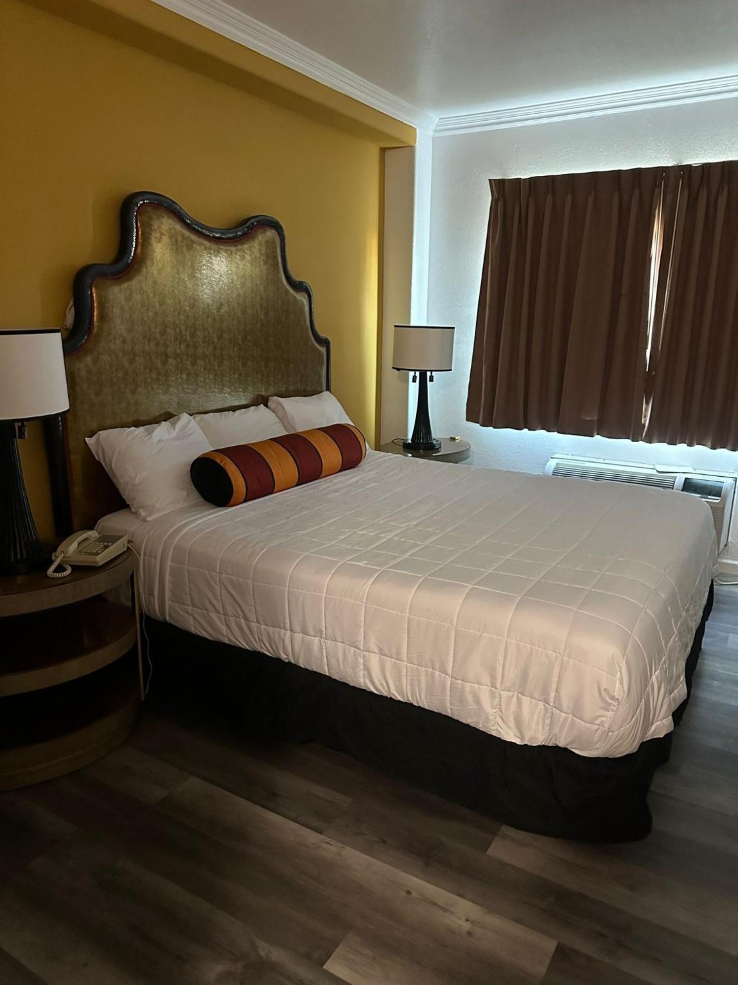 Howard Johnson By Wyndham Bakersfield Exteriér fotografie
