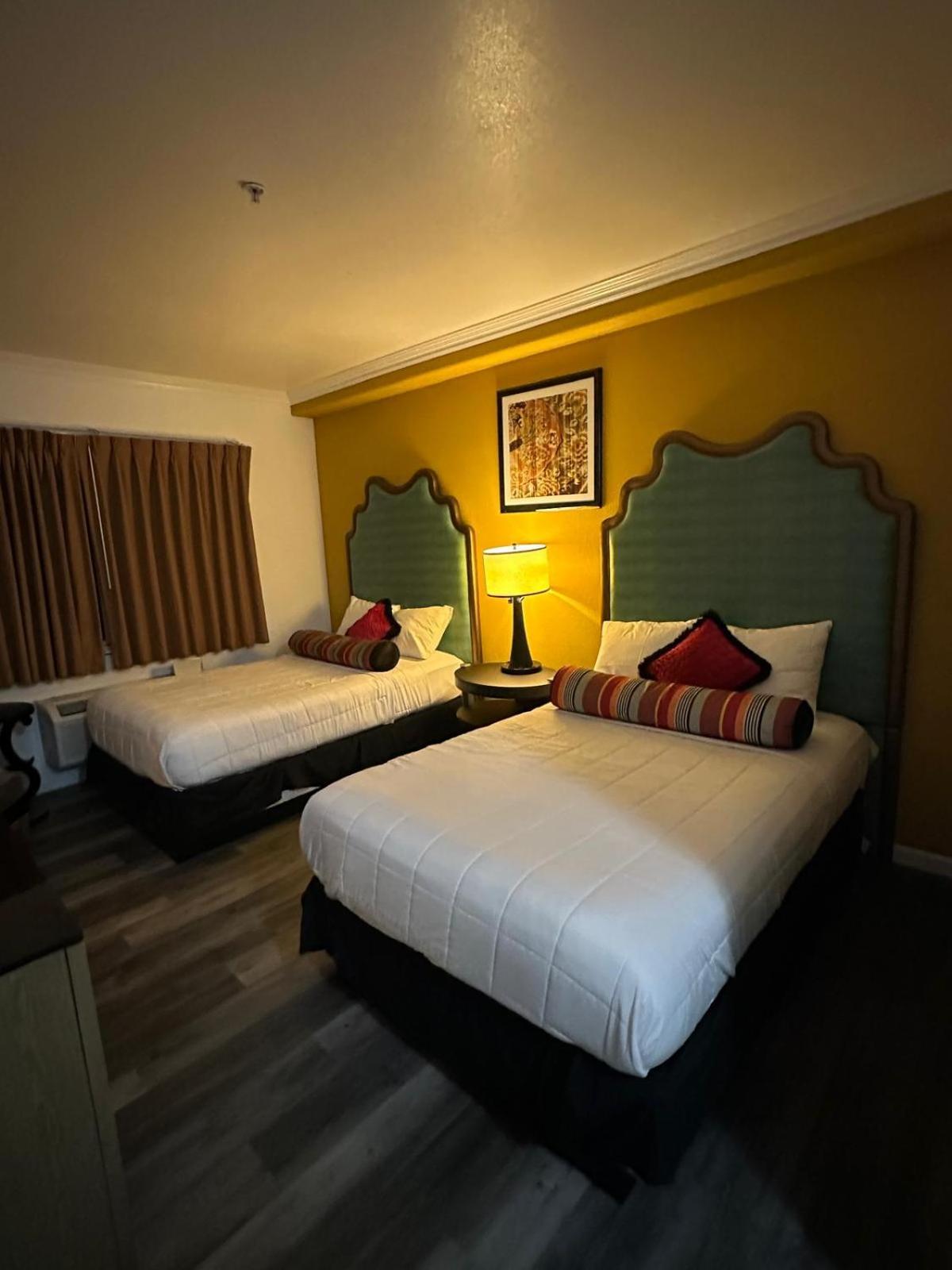 Howard Johnson By Wyndham Bakersfield Exteriér fotografie