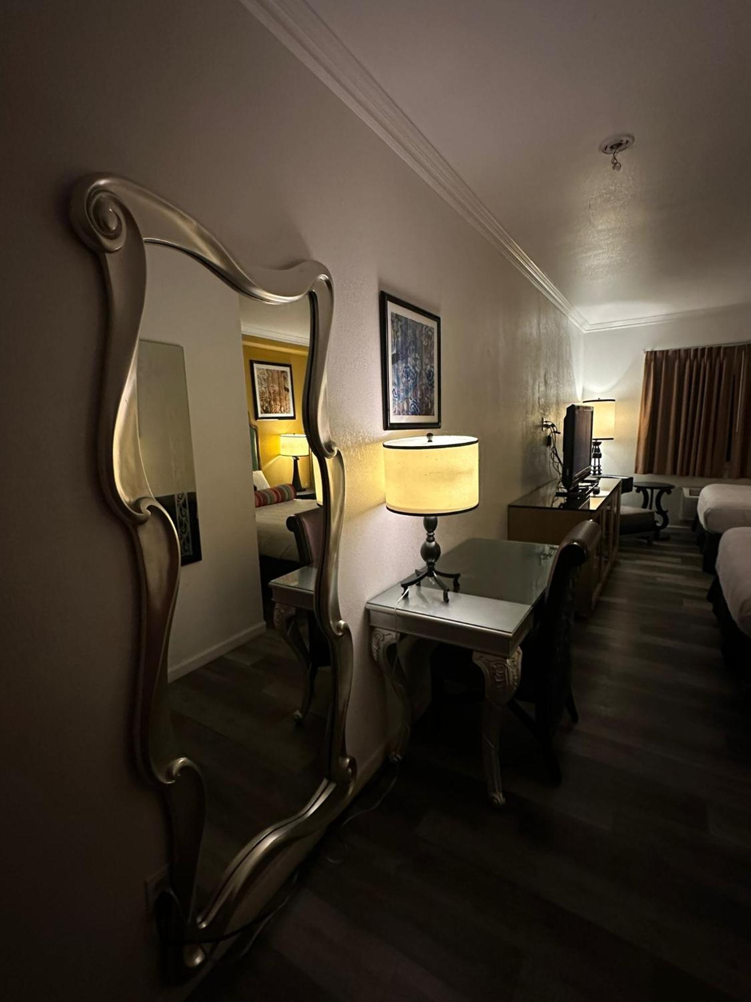 Howard Johnson By Wyndham Bakersfield Exteriér fotografie