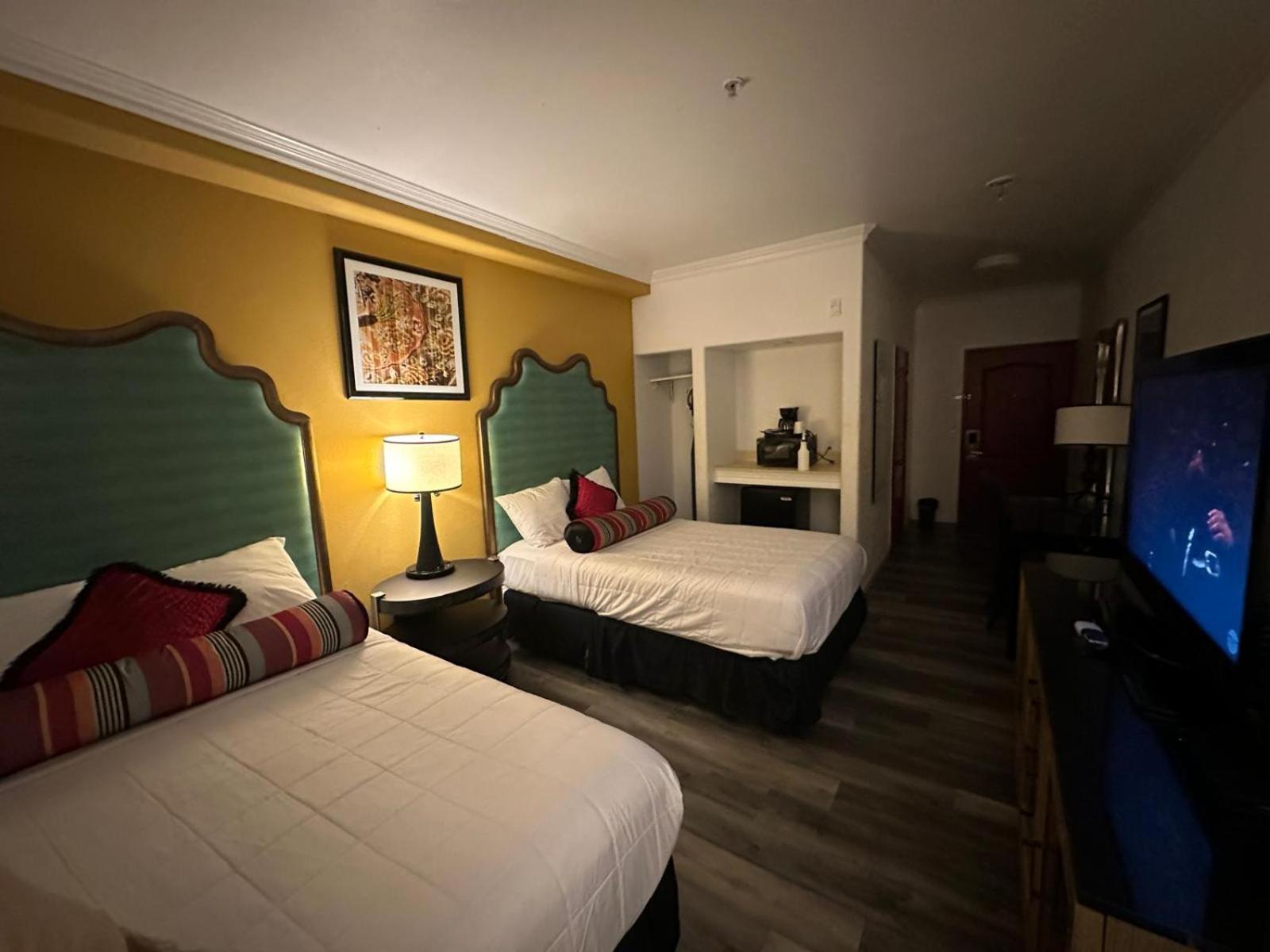 Howard Johnson By Wyndham Bakersfield Exteriér fotografie